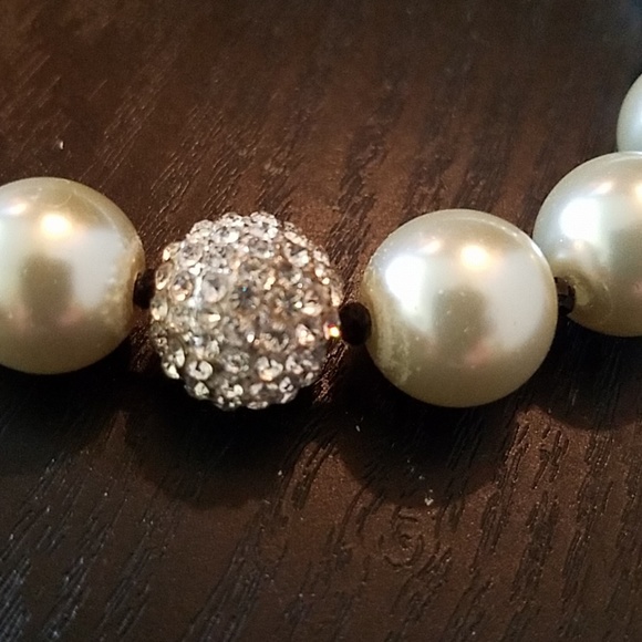 Vieste Fireball Large Faux Pearl Necklace - Picture 5 of 8